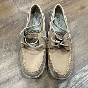 Sperrys size 8. Maybe worn once.